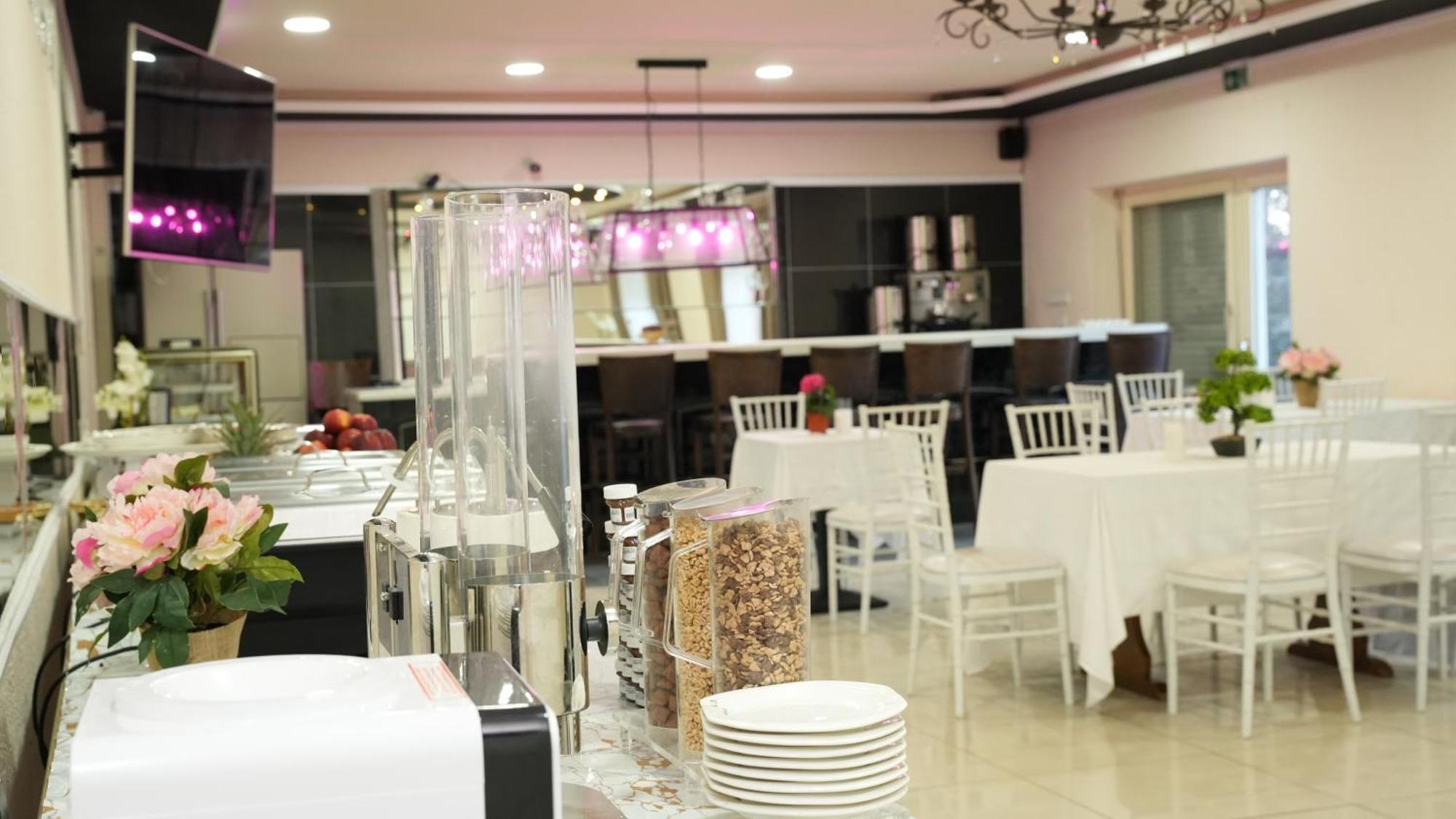 Bed & Breakfast Sn And Restaurant *